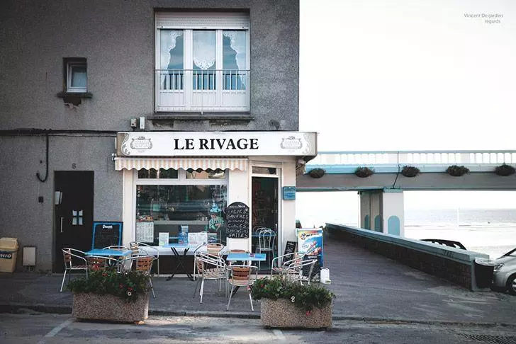 Calais café