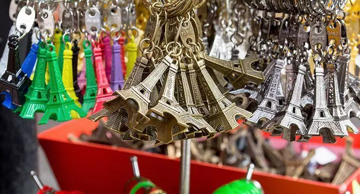 eiffel-tower-keychain
