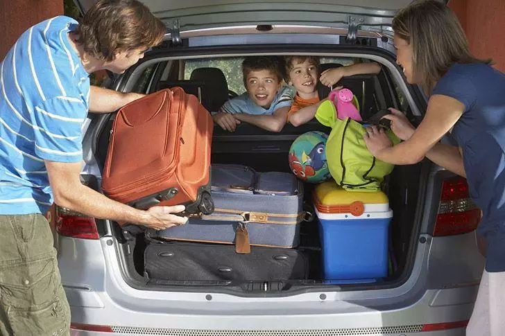 Family loading car